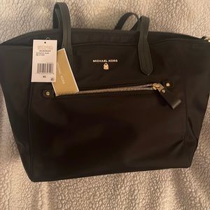 WOMEN’S MICHAEL KORS PURSE NWT